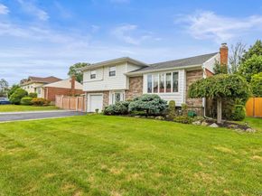 11 Dartmouth Drive, Plainview NY 11803