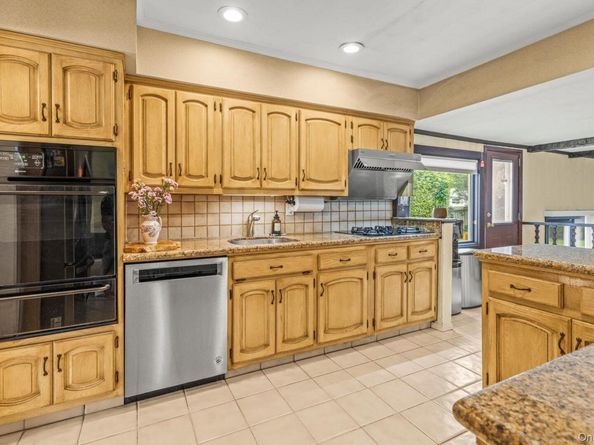 11 Dartmouth Drive, Plainview NY 11803