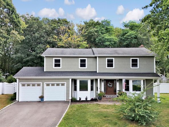 9 Pamela Drive, Ridge NY 11961