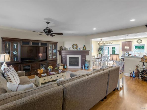 17 Haverton Court, Riverhead NY 11901