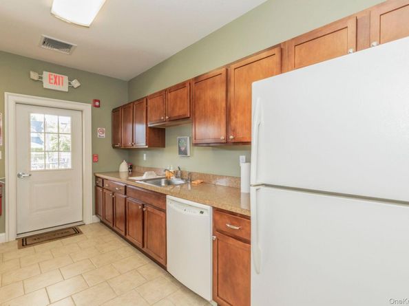 17 Haverton Court, Riverhead NY 11901