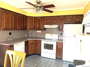 17 Club Lane, Levittown NY 11756