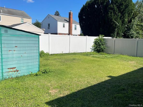 424 Andrews Road, Mineola NY 11501