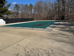 511 Race Place, Oakdale NY 11769