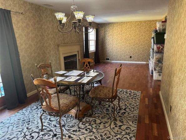 511 Race Place, Oakdale NY 11769