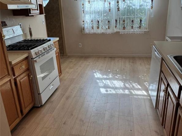 511 Race Place, Oakdale NY 11769