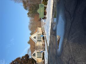 511 Race Place, Oakdale NY 11769