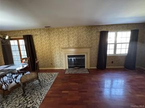 511 Race Place, Oakdale NY 11769