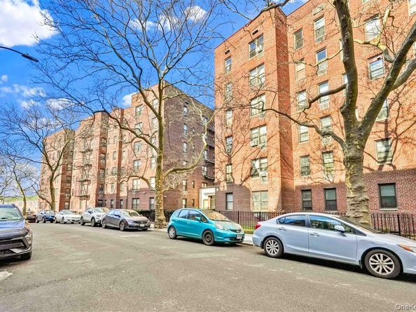 141-05 Pershing Crescent 516, Briarwood NY 11435