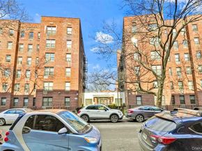 141-05 Pershing Crescent 516, Briarwood NY 11435