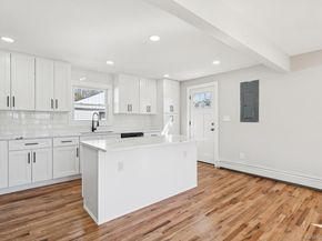 38 Somerset Road E, Amityville NY 11701