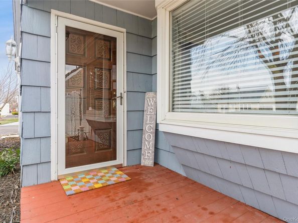 20 Peacock Lane, Levittown NY 11756