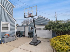 20 Peacock Lane, Levittown NY 11756