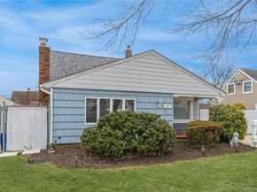 20 Peacock Lane, Levittown NY 11756