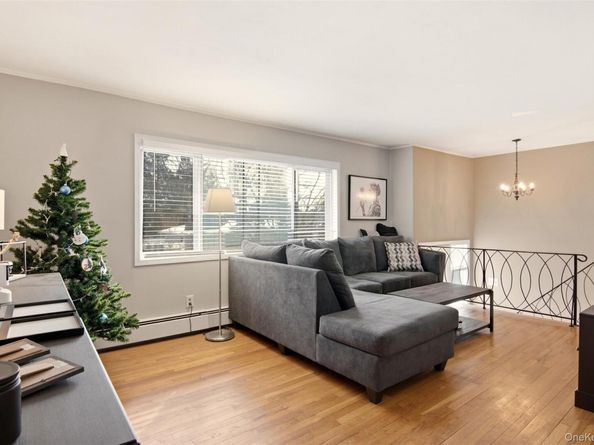 26 Clarendon Street, Dix Hills NY 11746