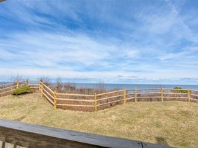 805 Bluffs Drive N, Baiting Hollow NY 11933