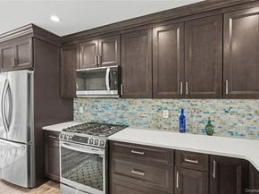 805 Bluffs Drive N, Baiting Hollow NY 11933