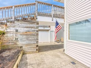 805 Bluffs Drive N, Baiting Hollow NY 11933