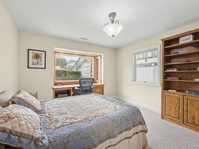 805 Bluffs Drive N, Baiting Hollow NY 11933