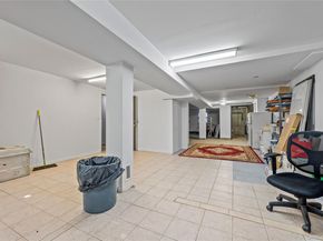 5609 van cleef, Corona NY 11368