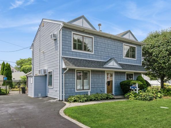 14 Cobble Lane, Levittown NY 11756