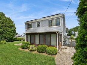 14 Cobble Lane, Levittown NY 11756