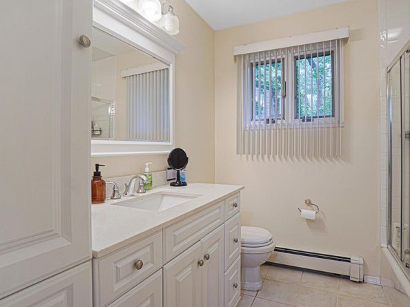 6 Sycamore Place, Smithtown NY 11787
