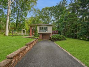6 Sycamore Place, Smithtown NY 11787