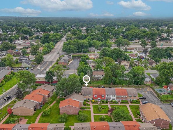 42 Springwood Drive, North Babylon NY 11703