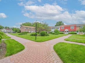 42 Springwood Drive, North Babylon NY 11703