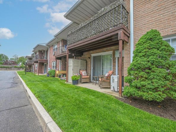 42 Springwood Drive, North Babylon NY 11703