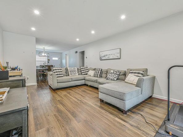42 Springwood Drive, North Babylon NY 11703