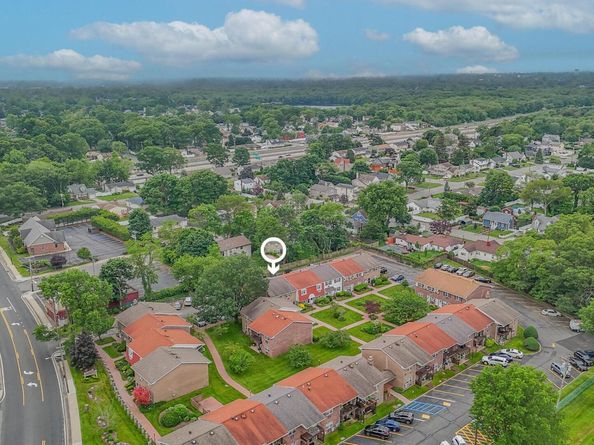 42 Springwood Drive, North Babylon NY 11703
