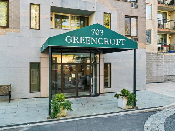 703 Pelham Road 301, New Rochelle NY 10805