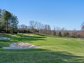 9 Hamlet Drive, Hauppauge NY 11788