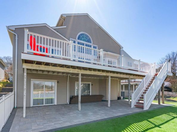 9 Hamlet Drive, Hauppauge NY 11788