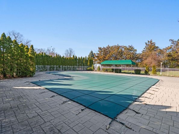 9 Hamlet Drive, Hauppauge NY 11788