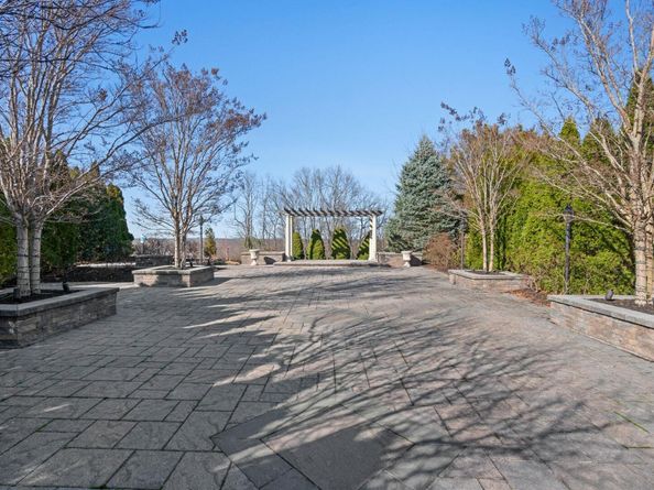 9 Hamlet Drive, Hauppauge NY 11788