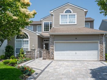 9 Hamlet Drive