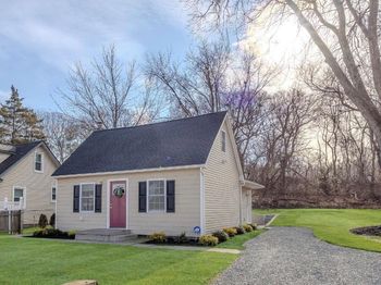 50 Peconic Street