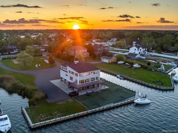 200 Clocks Boulevard, Massapequa NY 11758