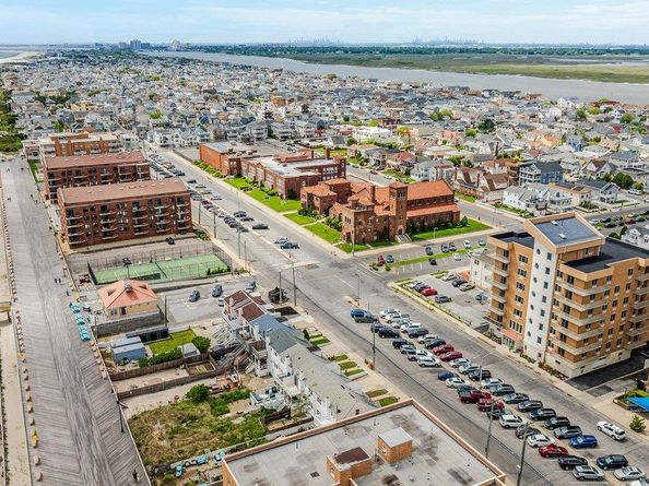 661 W Broadway 202, Long Beach NY 11561