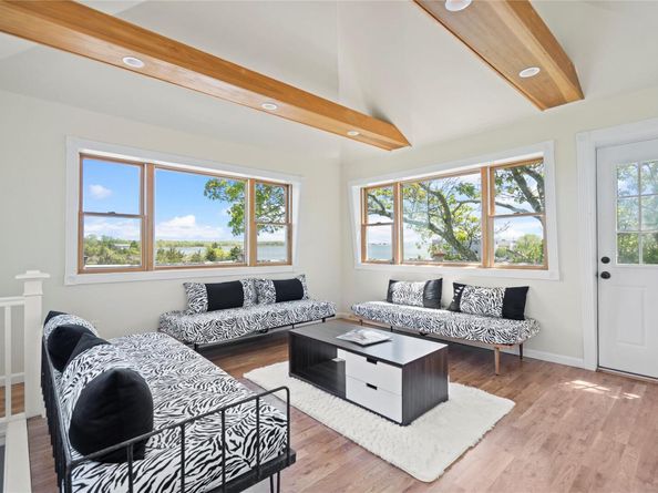 55 West End Avenue, East Quogue NY 11942