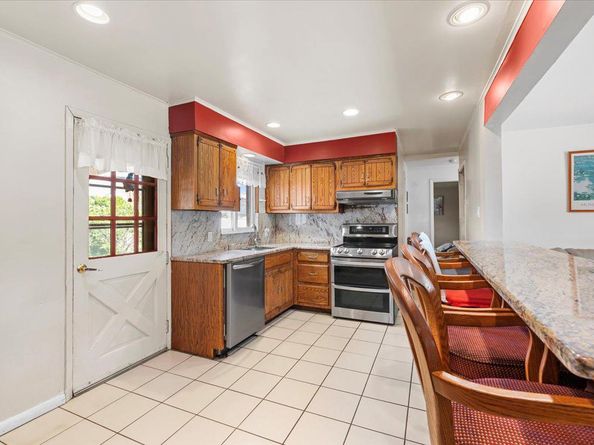 61 Cheshire Road, Bethpage NY 11714