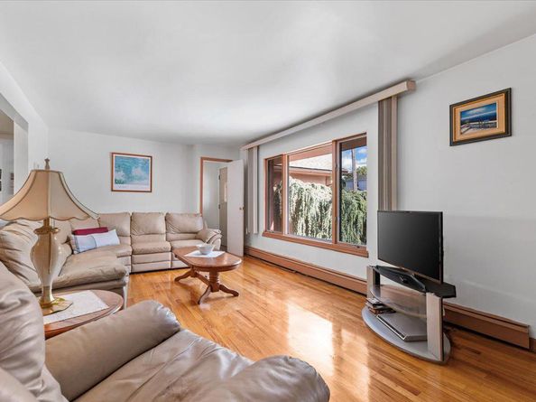 61 Cheshire Road, Bethpage NY 11714