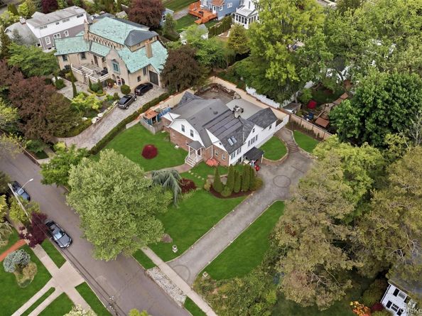 319 38th Road, Douglaston NY 11363