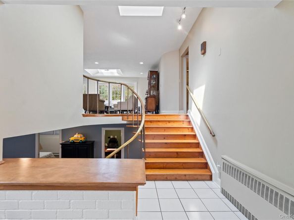 6 Beaumont Drive, Melville NY 11747