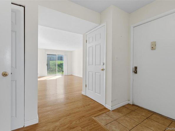 157 Carriage Court E, Yorktown Heights NY 10598
