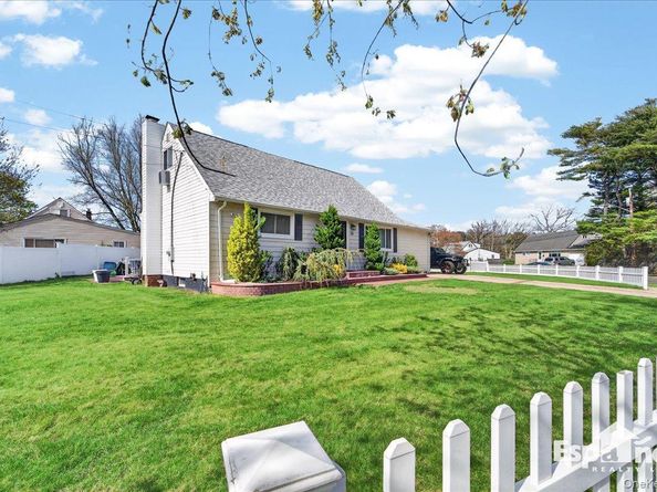 36 Ronald Drive E, Amityville NY 11701