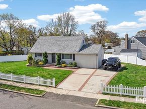 36 Ronald Drive E, Amityville NY 11701